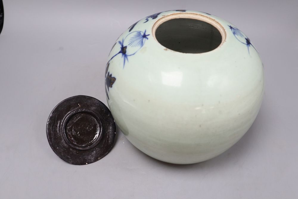 A 19th century Chinese blue and white jar and cover, overall height 23.5cm